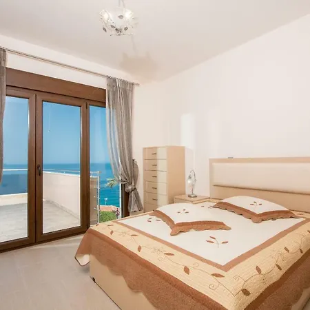 דירה Efi's & Regina's Sea View *