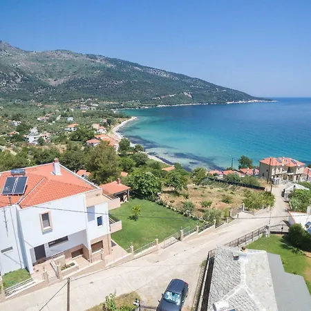 Efi's & Regina's Sea View דירה